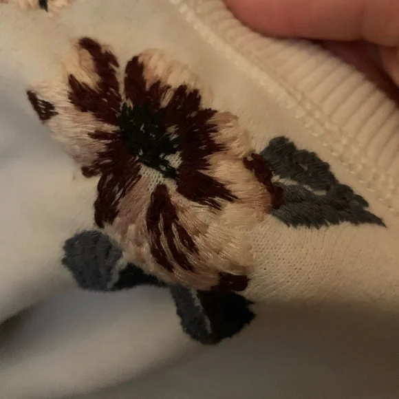 ABERCROMBIE white floral sweater - Picture 3 of 3